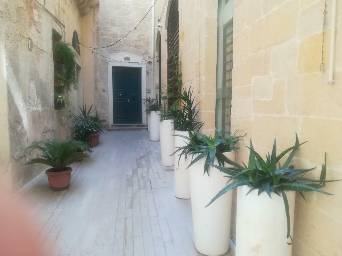 Bed and Breakfast Dimora Dell'Artista Lecce Zewnętrze zdjęcie